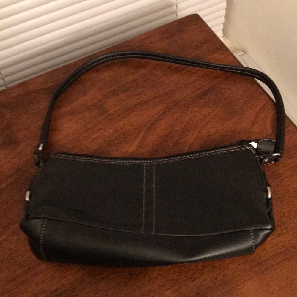 Relic Black Purse
